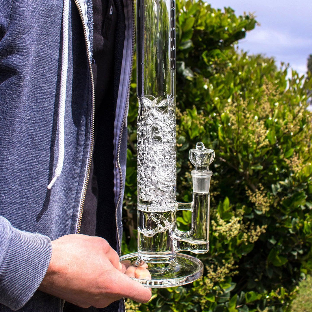 Silicone Bongs vs Glass Bongs: Which Is Better?